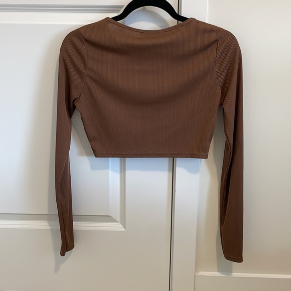 Boohoo Brown Ribbed Cropped Top - Picture 2 of 6